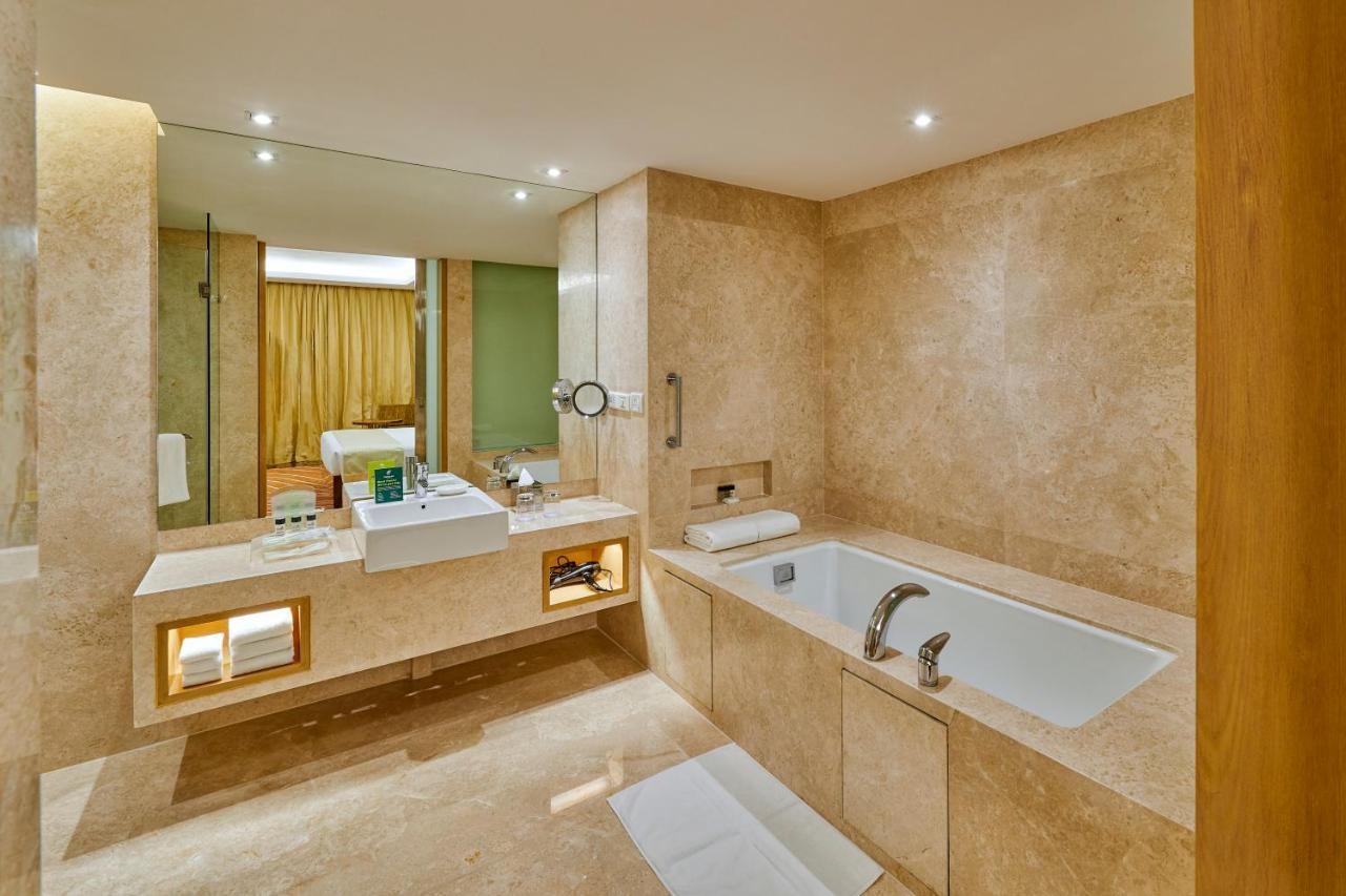 King Suite Lounge Access on Laundry Dining Spa Airport Transfers Happy Hour at 72 Bar buy 1 1 on select beverages from 7pm 9 PM
